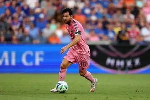 ضربه سر تماشایی مسی در دیدار شب گذشته