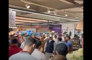 بازدید ولیعهد و نخست‌وزیر بحرین از فروشگاه در منامه