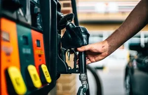 قیمت بنزین در لس آنجلس به ۸ دلار رسید