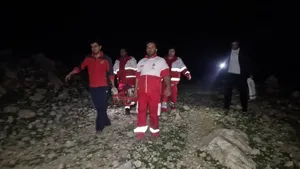 نجات نوجوان گرفتار در ارتفاعات