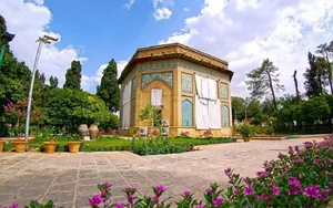 خارج کردن استخوان‌های «کریم‌خان زند» از محل دفن اش در کاخ گلستان (عکس)
