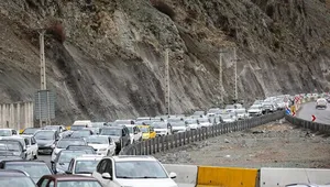 ترافیک سنگین در محورهای هراز، کندوان و فیروزکوه/ بارش برف در جاده چالوس