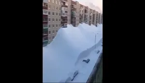 این منطقه روسیه زیر بارش برف دفن شد