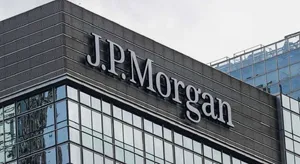 بانک جی‌پی مورگان هشدار داد: بنزین در آمریکا ممکن است از ۵ دلار عبور کند