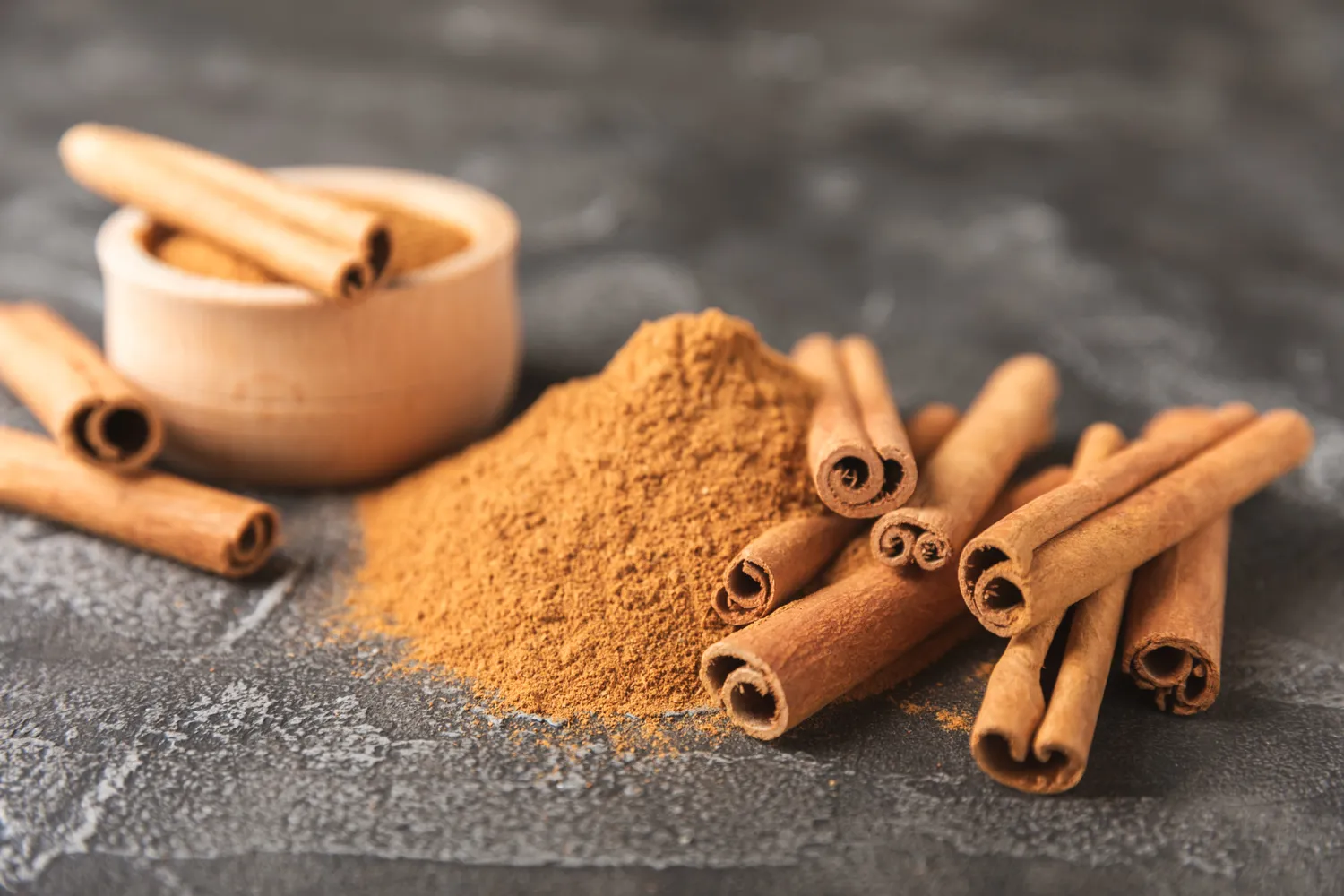 چوب دارچین و پودر دارچین