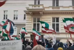 اجتماع هزاران نفر در وین در محکومیت تجاوز آمریکا و اسرائیل به ایران