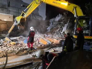 ریزش ساختمان سه طبقه در مشهد/ ۲ فوتی و ۴ مصدوم