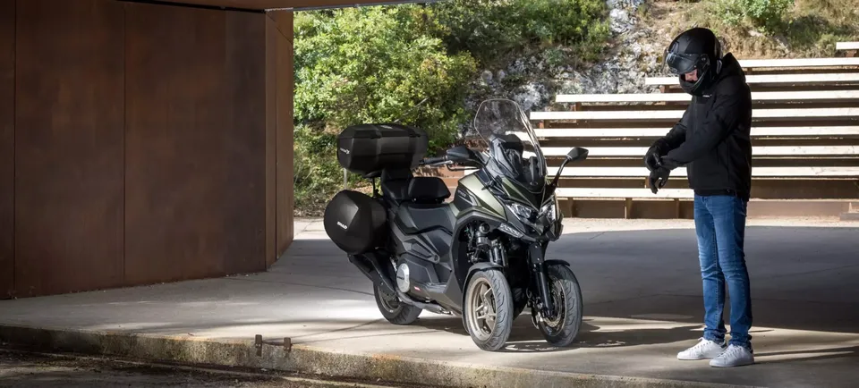 قدرتمندترین اسکوتر سه چرخ جهان قدرتمندترین اسکوتر سه چرخ جهان