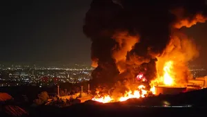 اسرائیل صبح امروز در میان دود و آتش