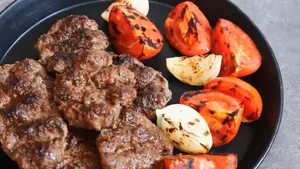 طرز تهیه کوفته کباب ترکی خوشمزه با گوشت چرخ‌کرده در ماهیتابه