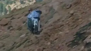 نجات معجزه‌آسا در مسابقات «پایکس پیک»؛ نقش تجهیزات ایمنی در حادثه سقوط میتسوبیشی (+فیلم و عکس)