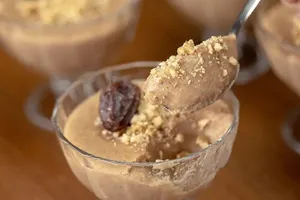 ۳ نوع دسر خرما با ژلاتین، گردو و شیر برای ماه رمضان