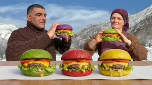 طرز تهیه برگر‌های رنگی با مواد کاملا طبیعی