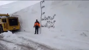 انباشت ۵ متری برف در روستای گله‌بادوش الیگودرز