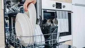 چه ظروفی را در ماشین ظرفشویی قرار ندهیم؟