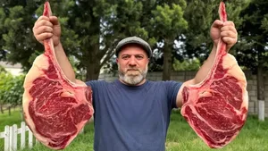 غذای روستایی در آذربایجان؛ پخت استیک به روش آشپز اوکراینی