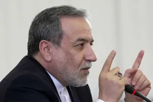 واکنش عراقچی به ادعای تماس با ویتکاف و اظهارات  وزیر جنگ آمریکا