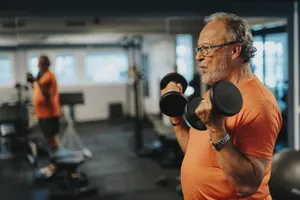 برای کاهش چربی کدام بهتر است؛ وزنه سنگین و تکرار کم، وزنه سبک و تکرار زیاد یا تمرینات هوازی؟