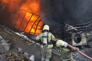 تصاویری از لکه‌گیری آتش‌سوزی بازارچه جنت در غرب تهران