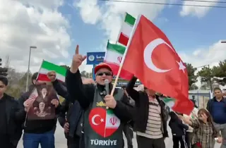 زنجیره انسانی مردم ترکیه مقابل نیروگاه تبریز