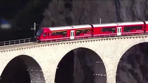 طولانی‌ترین قطار مسافربری جهان در آلپ سوئیس