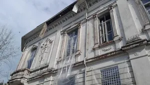 خسارت به کاخ موزه بندرانزلی در پی حملات دشمن