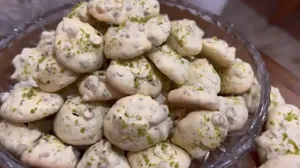 طرز تهیه شیرینی گردویی پفکی بدون آرد و روغن برای عید