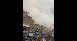 آتش‌سوزی انبار لوازم الکترونیکی در لاله‌زار تهران