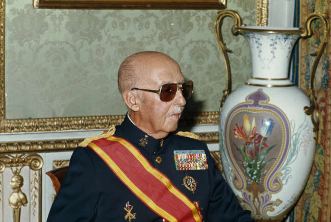 فرانسیسکو فرانکو (۱۹۷۵-۱۸۹۲) فرانسیسکو فرانکو (۱۹۷۵-۱۸۹۲)