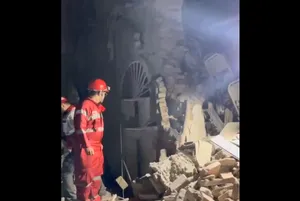 عبادتگاه یهودیان در تهران مورد اصابت قرار گرفت