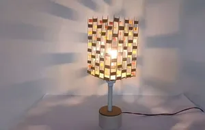 با چوب و مقوا این چراغ رومیزی زیبا را بسازید!