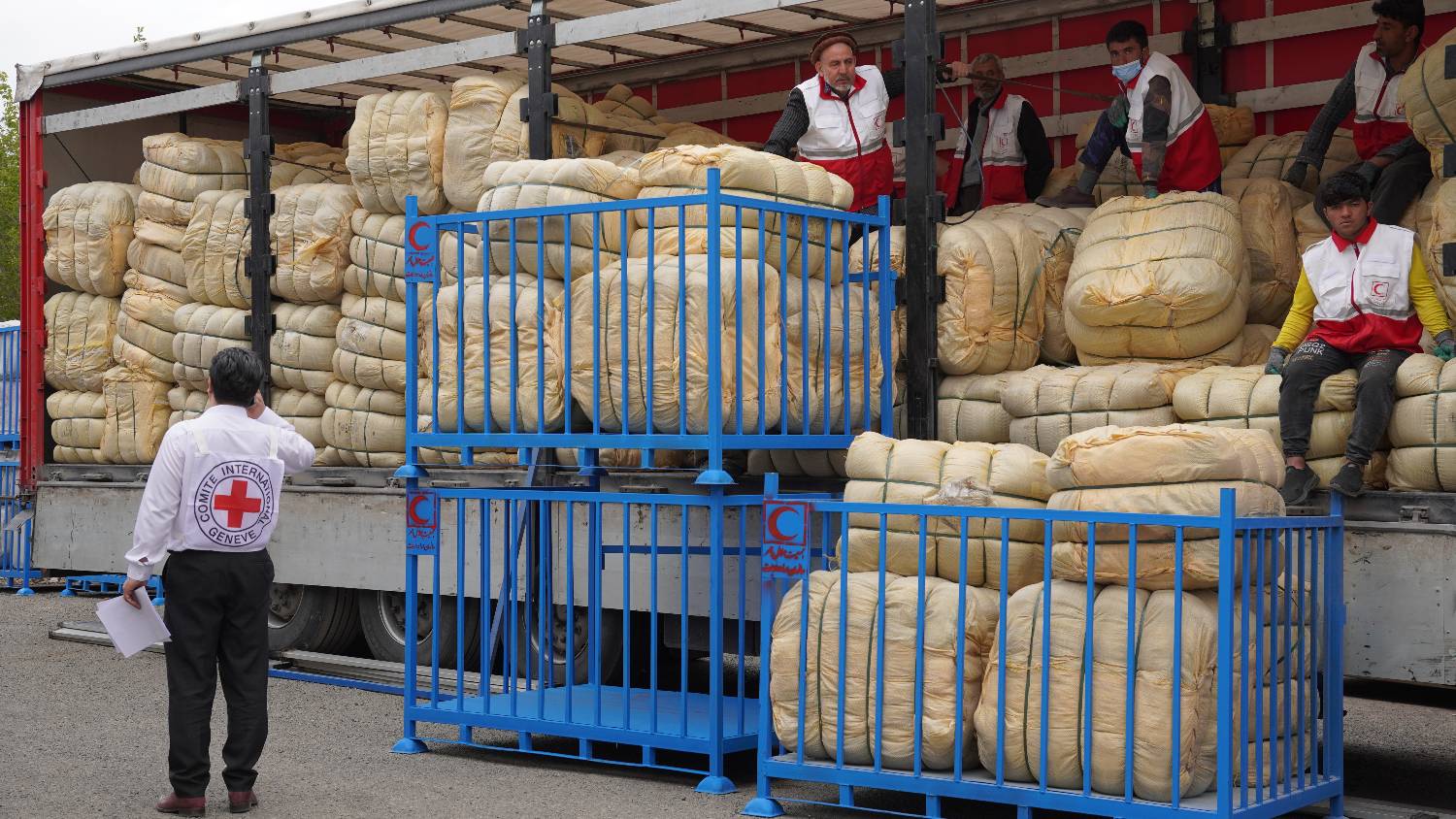  ارسال اولین کمک صلیب سرخ برای ایران