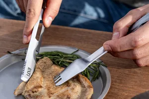 قاشق چنگالی که ۱۰ کاربرد مختلف دارد