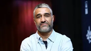 حضور پژمان جمشیدی در کنار امدادگران هلال احمر