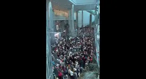 بزرگترین موج خروج از دبی؛ فرودگاه بین المللی مملو از مسافران سرگردان